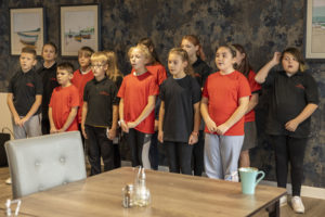 Ysgol Llwyn yr Eos choir