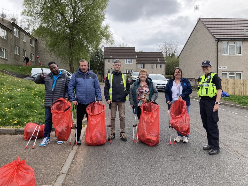 Image of litter picking group