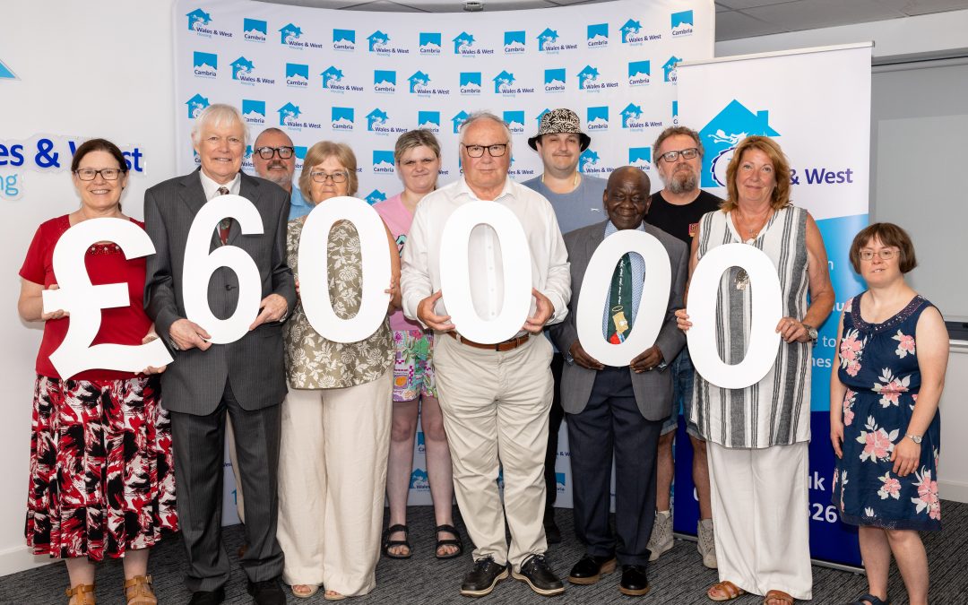 Bydd rhoddion i elusennau newydd y Bwrdd yn helpu i wella bywydau pobl ag anableddau dysgu yng Nghymru